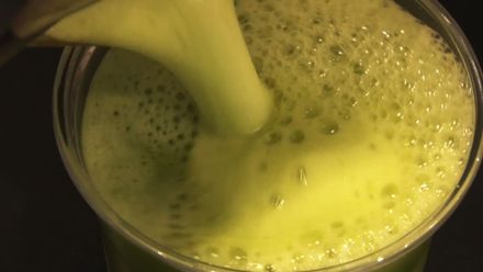 Vitamínová bomba. Recept na lahodné a zdravé smoothie s ananasem a mátou
