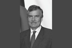 Vedoucí ambasády v Kinshase Karel Komárek v úterý zemřel