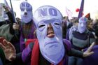 V Římě protestují tisíce demonstrantů proti úsporám