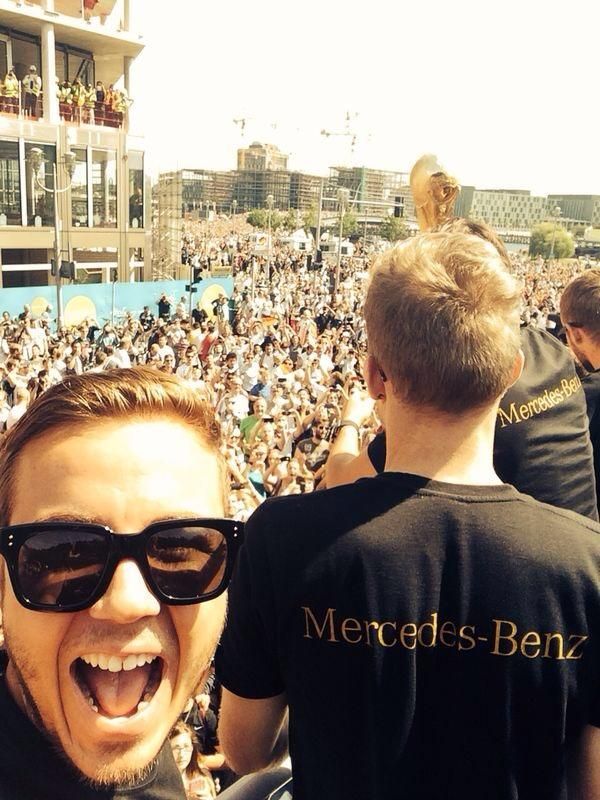 Selfies Němců vracejících se z MS domů