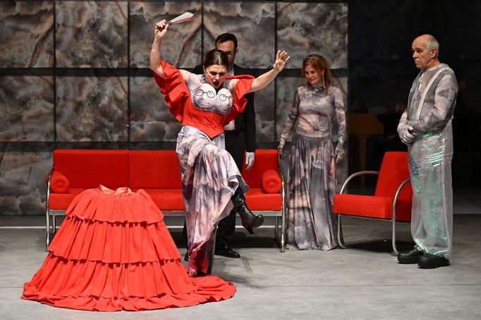 Hana Briešťanská jako Andrea Bohatá, Roman Blumaier coby Petr Bohatý, Jana Štvrtecká v roli Anděly a Jan Grygar jako Josef Spejbl.