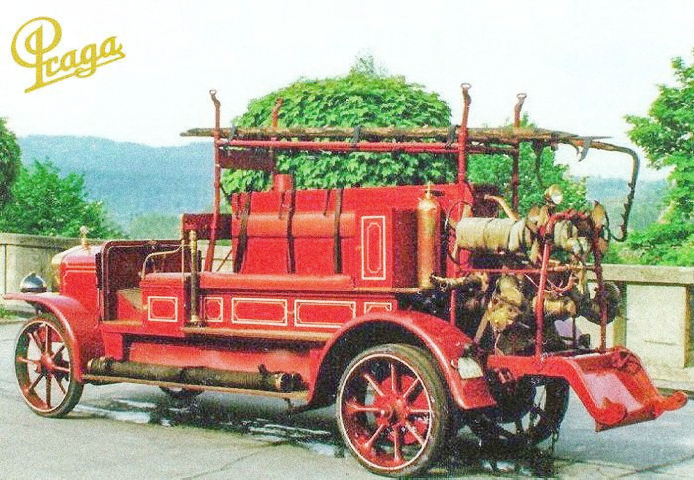 Fotogalerie / Historie / Stříkačka / Před 110 lety obdržel pražský hasičský sbor první automobilovou stříkačku