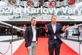 Červený koberec - moment, na který se ve Varech každoročně čeká s větší netrpělivostí než na samotné filmy. Na snímku je Nicolas Silhol a Lambert Wilson.