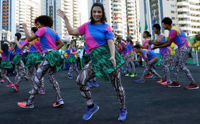 Rio de Janeiro přivítalo první sportovce v olympijské vesnici krátkým ceremoniálem.