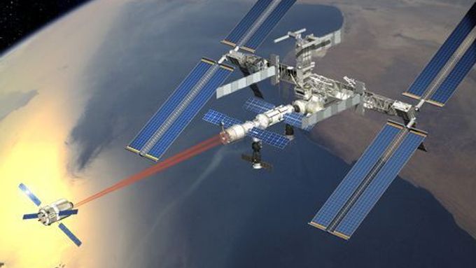 Kresba znázorňuje evropskou automatickou kosmickou loď ATV, jak se - naváděna pomocí laserových zaměřovačů - přibližuje k Mezinárodní vesmírné stanici.