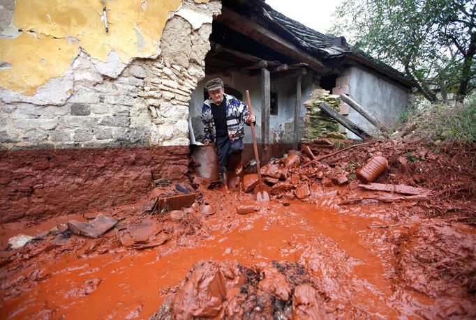 Toxické bahno zaplavilo Maďarskou vesnici v roce 2010.