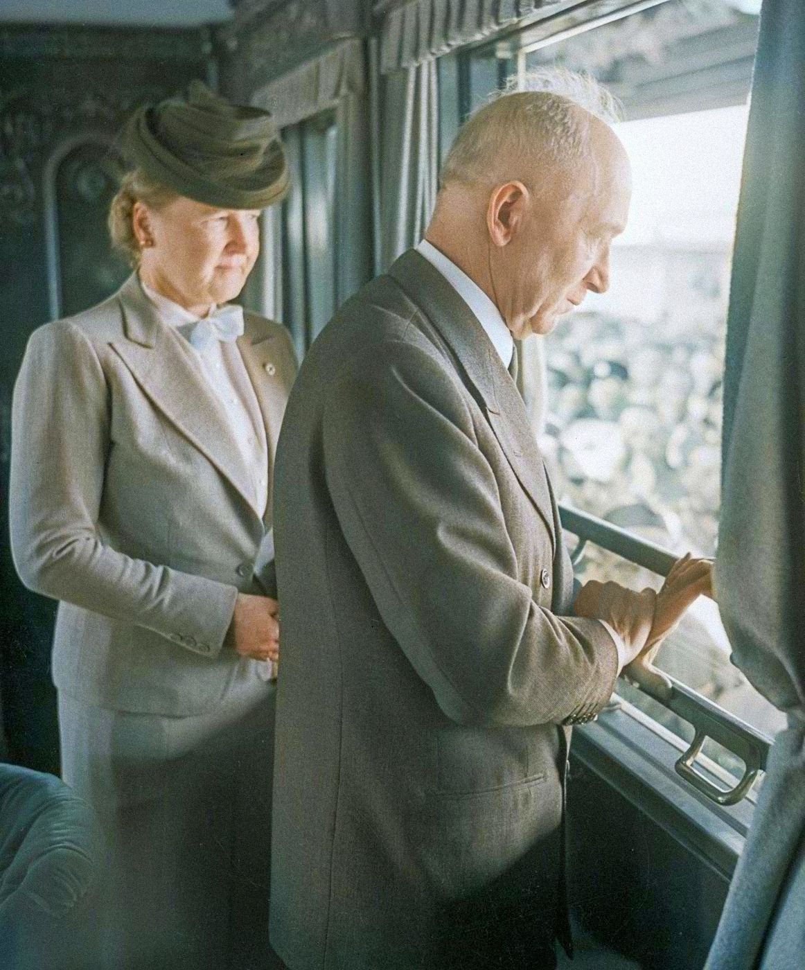 Tenkrát na železnici. Dým, pára a nostalgie: Kolorované poklady z kolejí dávných časů, železnice, historie, výročí, Magazín, kolorované fotografie