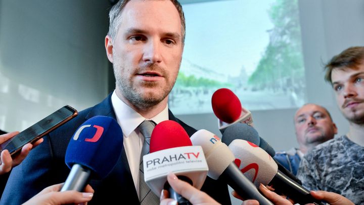 Dilema primátora Hřiba. Komise vyzývá k tajení dokumentu, Bartoš ponouká k zveřejnění