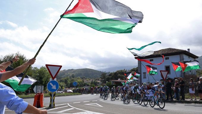 Propalestinské protesty diváků na cyklistické Vueltě 2025