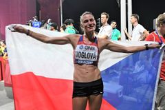 Joglová ustála křeče a byla v maratonu na světovém šampionátu dvacátá
