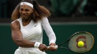 Na pomyslných stupních vítězek Ósakaovou doplňují americká tenistka Serena Williamsová (45,9 milionu dolarů)…