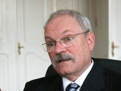 Současný prezident Ivan Gašparovič zůstává favoritem