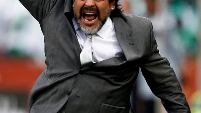Takhle slaví výhru Diego Maradona.