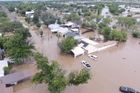 "Modlíme se za postižené tragédií," napsal Trump. Bleskové povodně zasáhly Texas