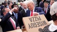 "Pokud někdo v hlavním městě spáchá vraždu, budeme usilovat o trest smrti. Je to silný preventivní krok," řekl Trump na zasedání kabinetu v Bílém domě. "Nevím, jestli je na to tahle země připravená, ale máme tu možnost. Nemáme jinou volbu."
