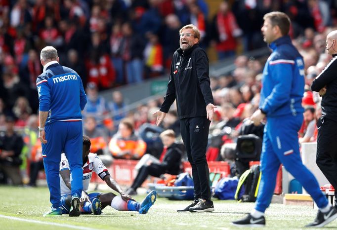 Trenér Liverpool Jürgen Klopp při zápase se Stoke City.