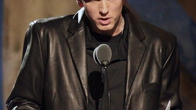 Duben 2009: Eminem uvádí Run DMC do Rocknrollové síně slávy