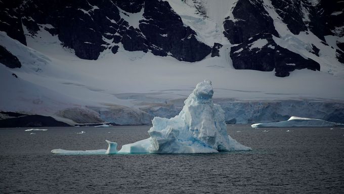 Ledovec na Antarktidě