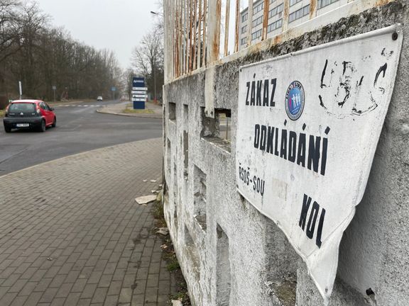 Bicykly už stačit nebudou. Stovky lidí, kteří si po odchodu ze Spolany najdou místo v Praze, budou dojíždět autem nebo autobusy. Tedy další nápor na dopravu.