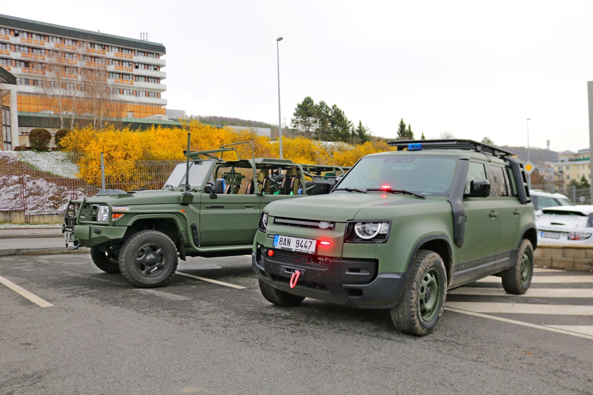 Land Rover Defender policejní demo verze