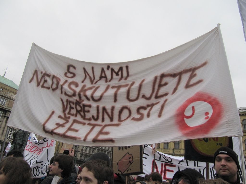 Týden neklidu - transparenty