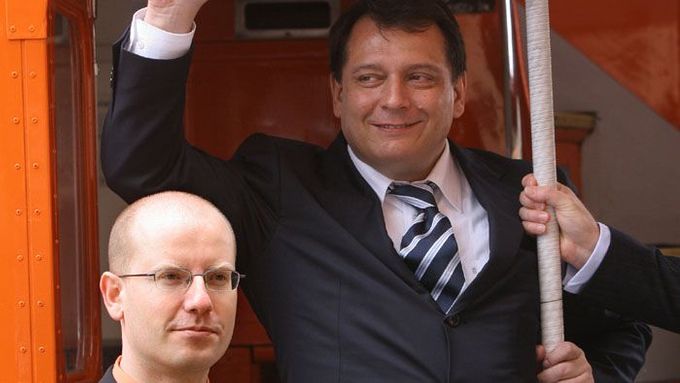 ČSSD v programu voličům slibuje boj se švarcsystémem i zavedení kurzarbeit. Na snímku předseda Paroubek a místopředseda Sobotka.