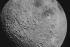 Lidstvo se dotkne odvrácené strany Měsíce. K temnému povrchu míří čínská sonda