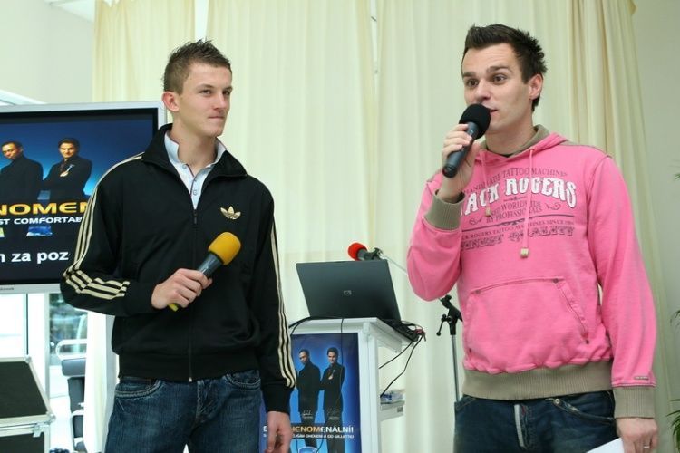 Gilette Tisková konference, Mareš, Necid