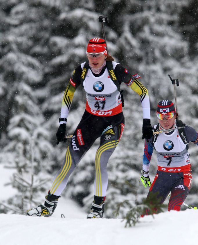 Anastasia Kuzminová při sprintovém závodě v Hochfilzenu (2013)