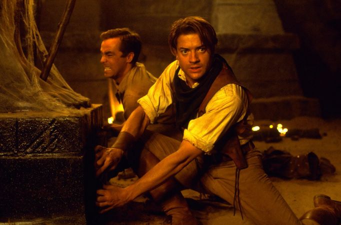 John Hannah a Brendan Fraser ve filmu Mumie (1999).