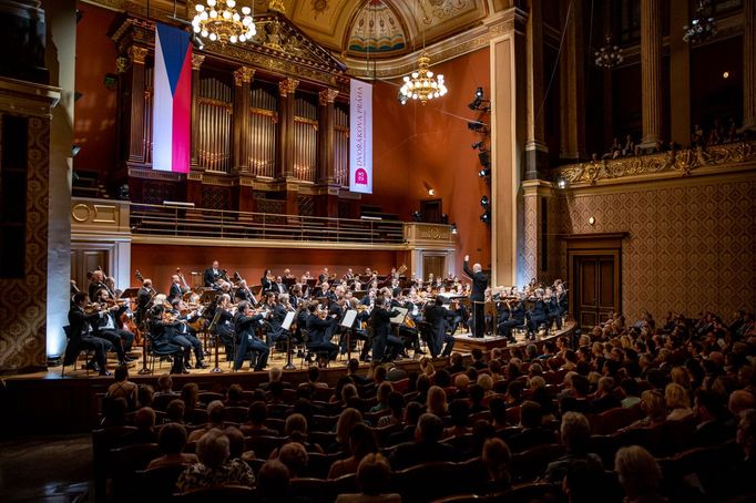 Snímek z vystoupení Tonhalle-Orchesteru Zürich na Dvořákově Praze.