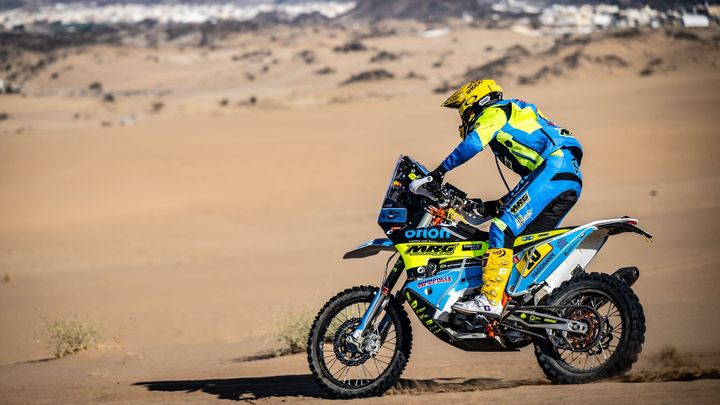 Michka na Dakaru trápila technika, znovu mu pomáhal týmový kolega Engel; Zdroj foto: Orion-Moto Racing Group