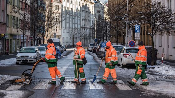 Jako Beatles na Abbey Road. Pražské služby baví napodobováním ikonických snímků