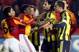Rvačka při istanbulském derby