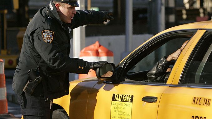 Podobně jako v New Yorku se už řada pražských taxi pozná podle jásavě žluté barvy - jedna z púodmínek, jak získat stání na letišti