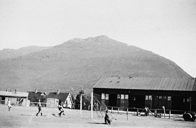 Fotografie z Narviku a okolí pořízené Jaroslavem Buchtíkem po kapitulaci zachycující život Čechoslováků v Narviku a okolí v prvních poválečných měsících.