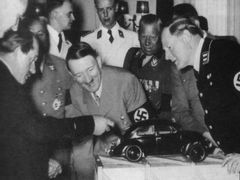 Ferdinand Porsche měl za druhé světové války dobré vztahy s vedením hitlerovského Německa.