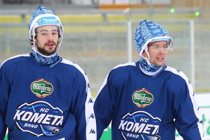 Den před utkáním s Plzní v rámci brněnských Hokejových her si Kometa zatrénovala na improvizovaném stadionu za Lužánkami.