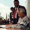 Nepoužívat v článcích! / Fotogalerie: Nelson Mandela / Podepsání nové ústavy JAR / 1996