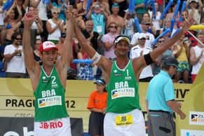 FOTO Štvanici opět ovládli brazilští beachvolejbalisté