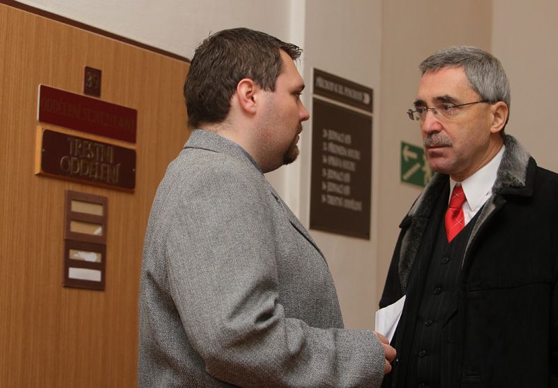 Petr Hroch s advokátem
