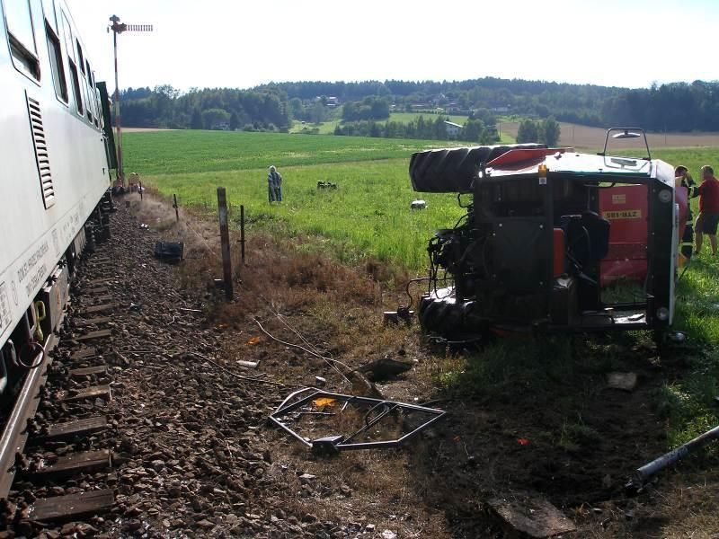 Rychlík se srazil s traktorem