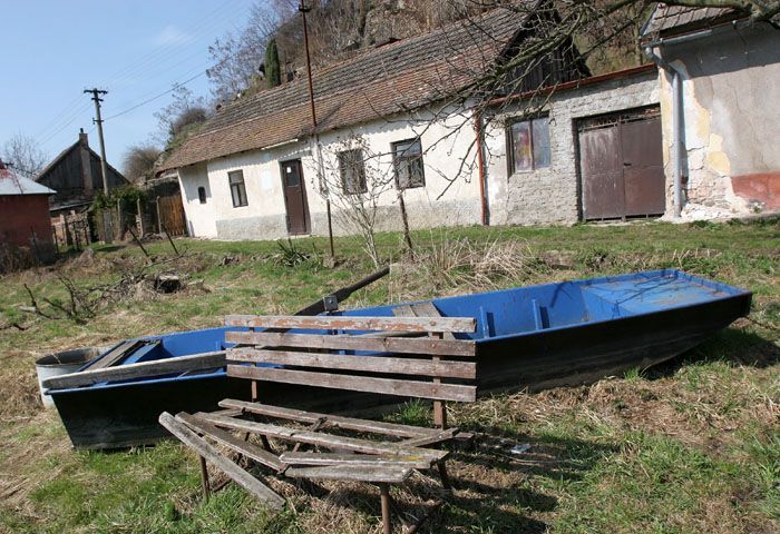 Loďka v pobřežní ulici