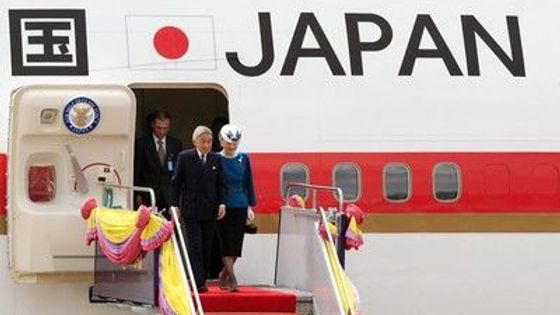 Šest desetiletí už vládne v Thajsku král Pchúmipchon Adundet. Monarchové z celého světa přijeli pogratulovat