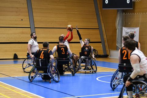 Favorit padl s nováčkem. Basketbalisté Pardubic poprvé v Českém poháru prohráli