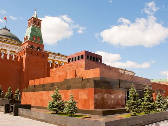 Leninovo mauzoleum u kremelské zdi v Moskvě.
