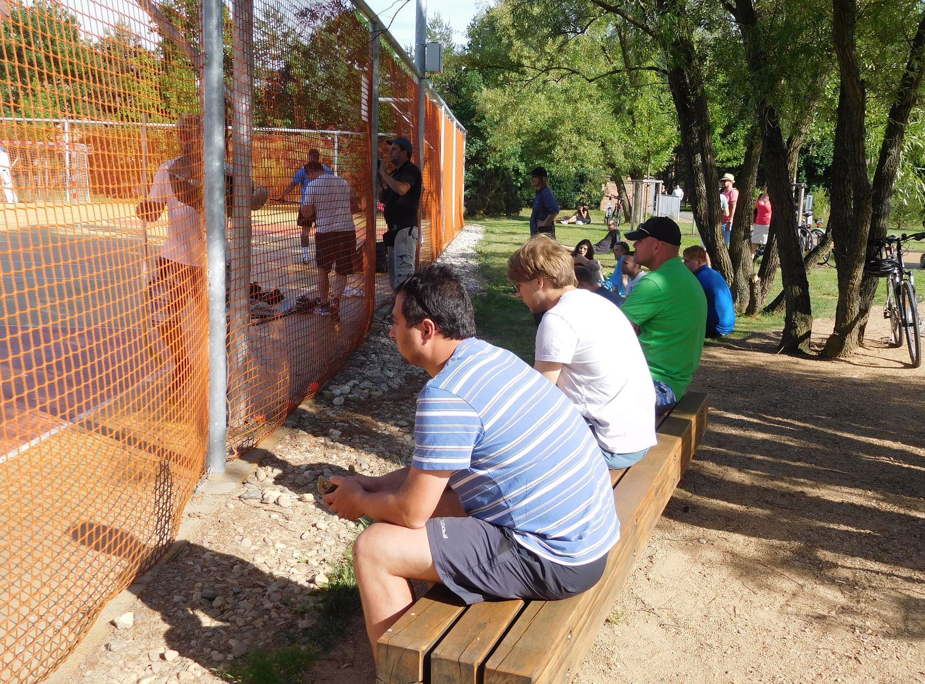 Hokejbalová exhibice na podporu zneužívaných míchaček