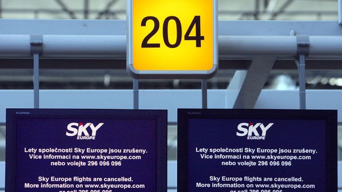 Marné čekání na Ruzyni: SkyEurope zkrachovaly