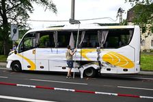Zdrogovaný řidič kamionu ujel v Ústí od srážky s autobusem, zranilo se 25 lidí