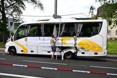 Zdrogovaný řidič kamionu ujel v Ústí od srážky s autobusem, zranilo se 25 lidí